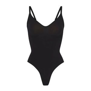 SKIMS SEAMLESS SCULPT THONG BODYSUIT NEW IN BOX- size S/M color Onyx